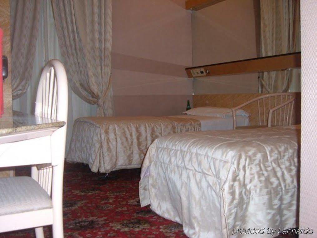 Hotel Roma Cesano Boscone Bilik gambar